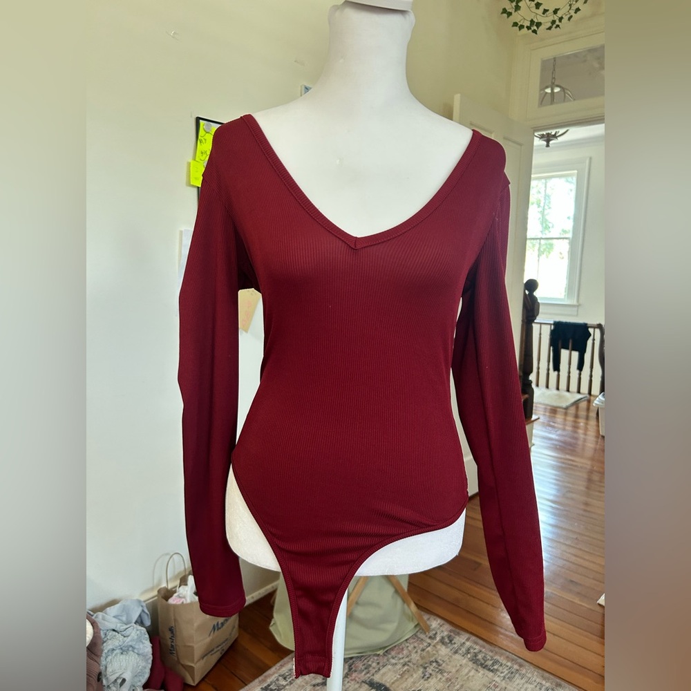 Burgundy long sleeve bodysuit with a V-neck #bodysuit #longsleeve